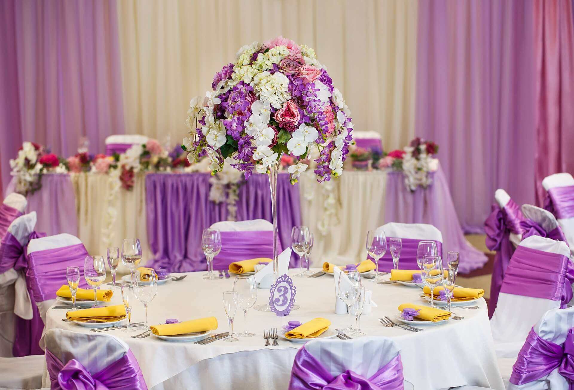 Hochzeitstisch in lila